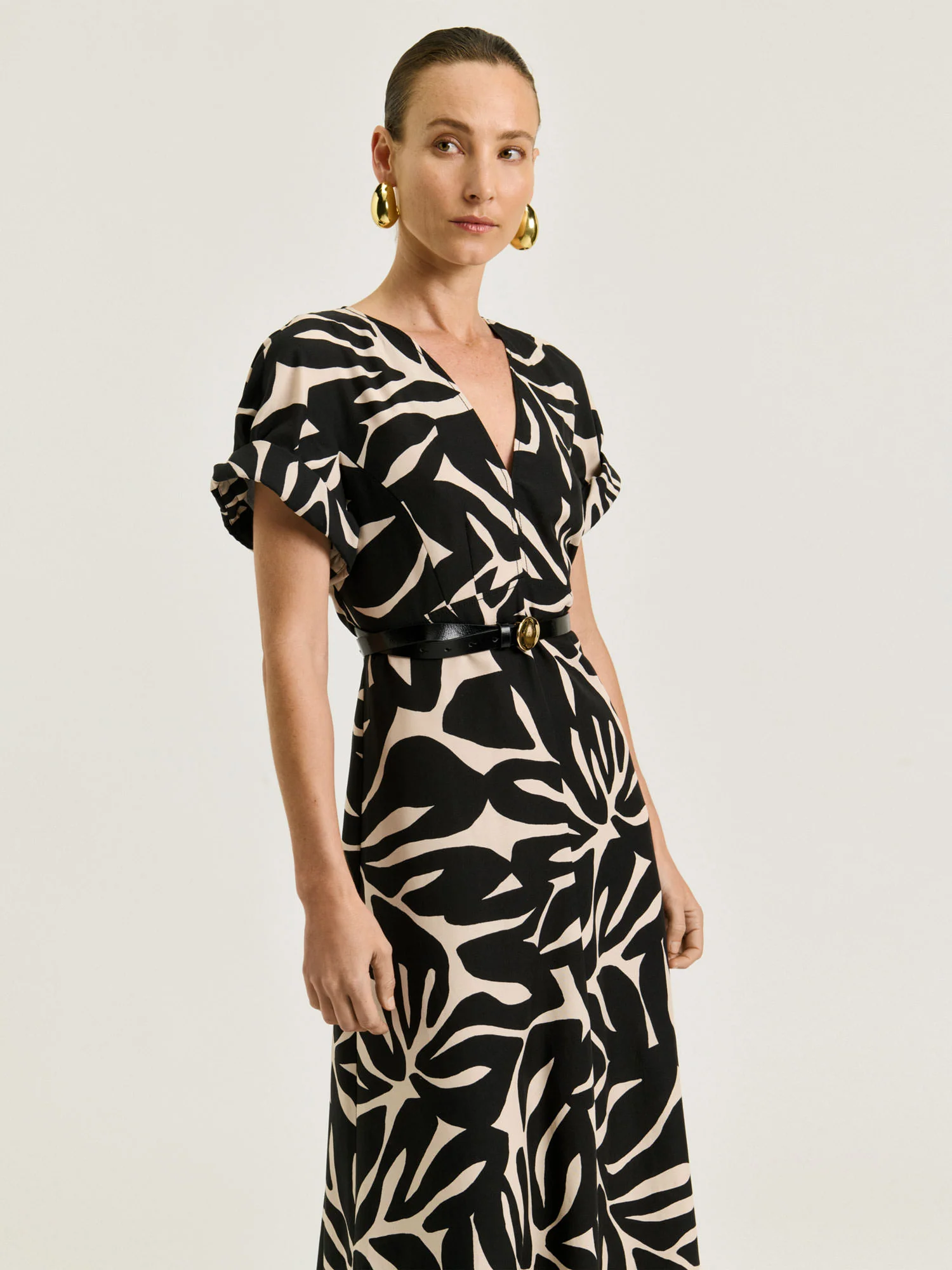 BLACK FOLIAGE V NECK DRESS - Image 3