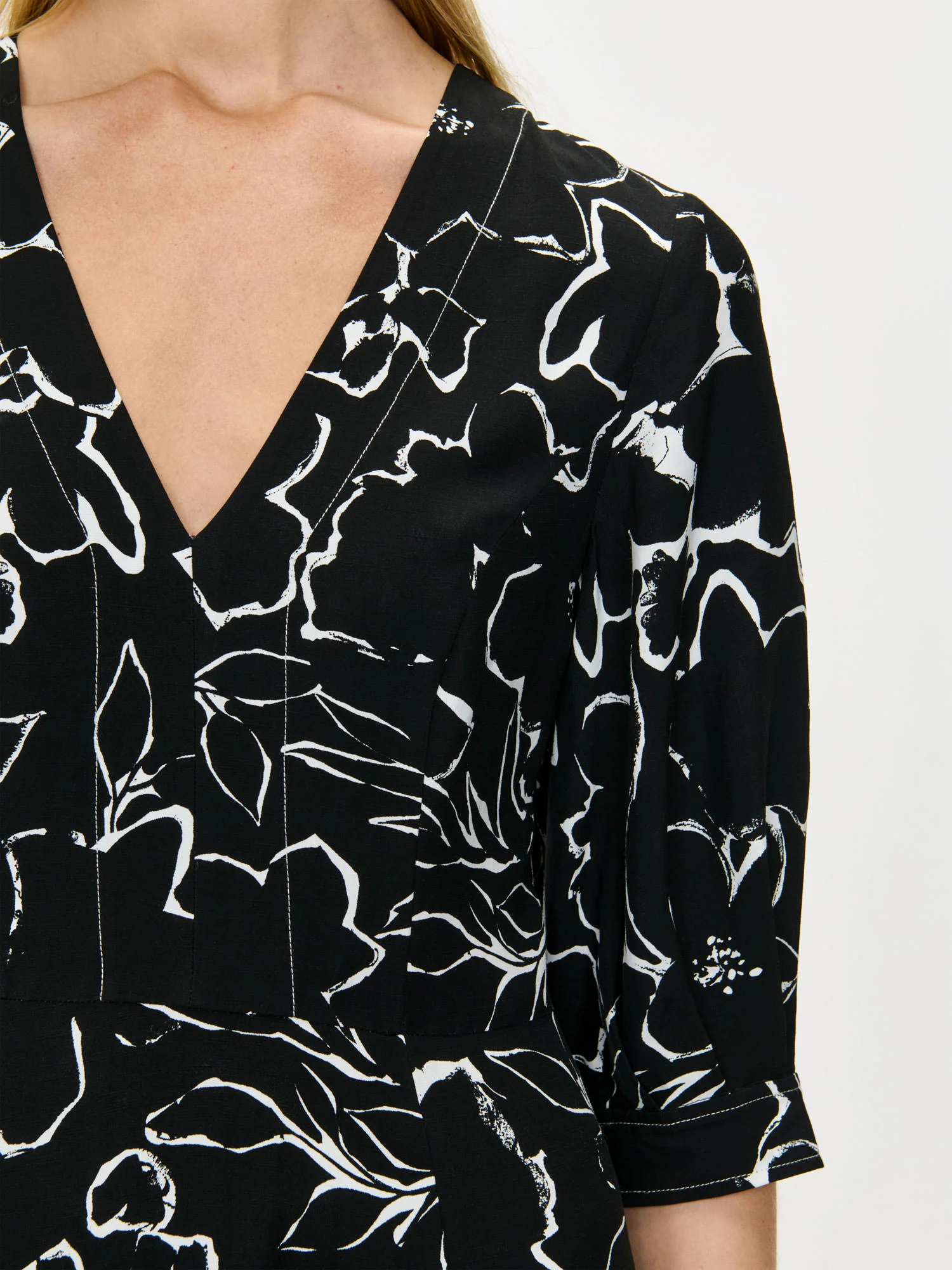 MONOCHROME BLOOMS MIDI DRESS - Image 3