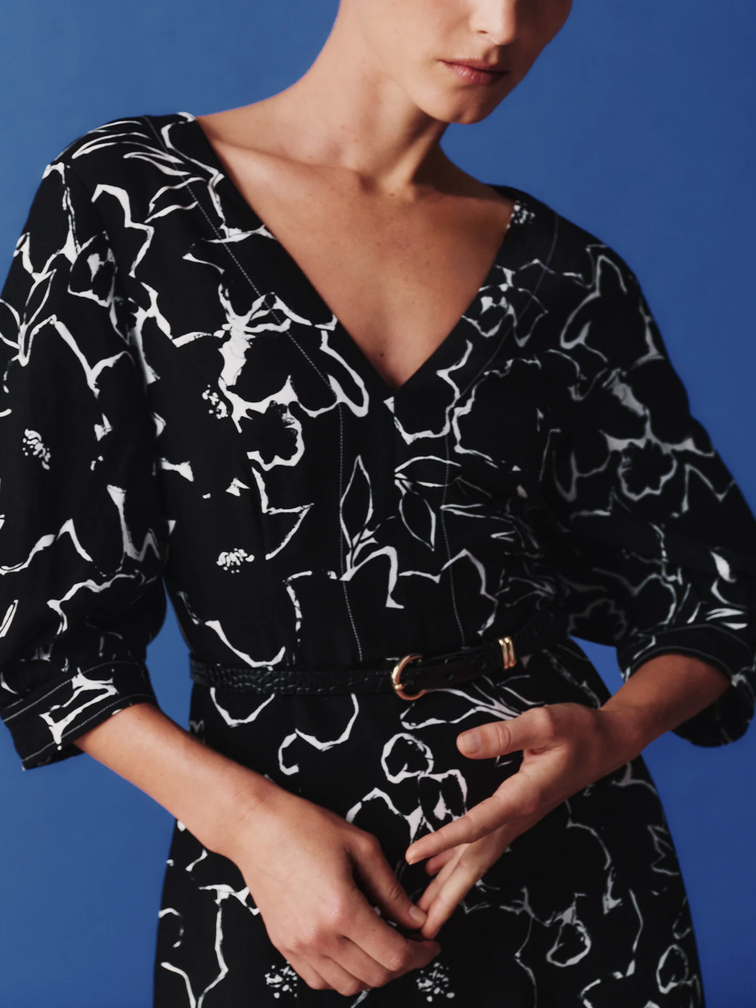 MONOCHROME BLOOMS MIDI DRESS - Image 7